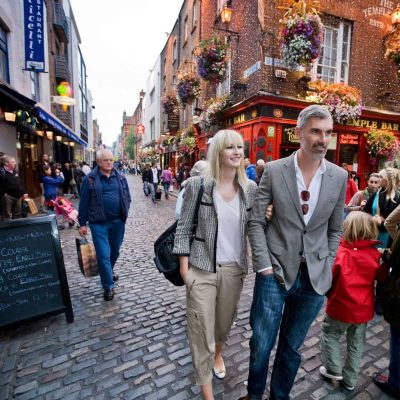 Temple Bar entdecken während der Irland Mietwagenrundreise