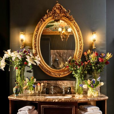 The Harrison Chamber of Distinction . Badezimmer Rennie